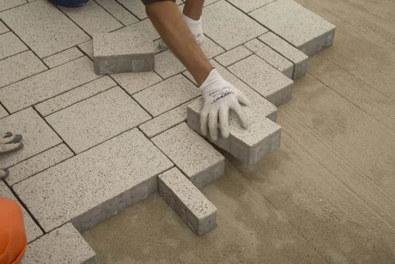 Jak zrobić podjazd z kostki brukowej - uniknij najczęstszych błędów