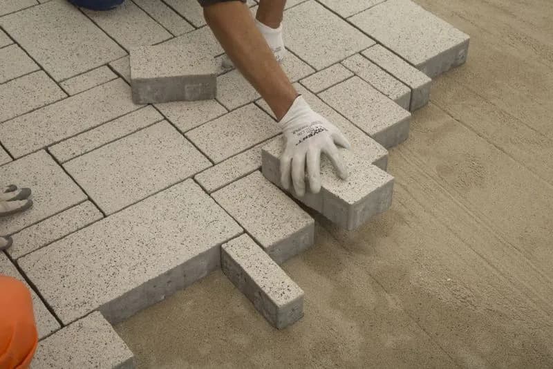 Jak zrobić podjazd z kostki brukowej - uniknij najczęstszych błędów