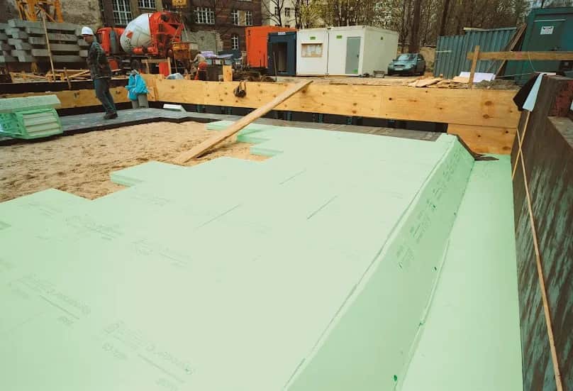 Jaki XPS na fundament – kluczowe cechy i wybór dla Twojego projektu