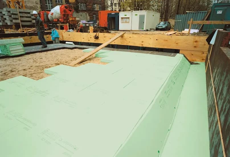 Jaki XPS na fundament – kluczowe cechy i wybór dla Twojego projektu