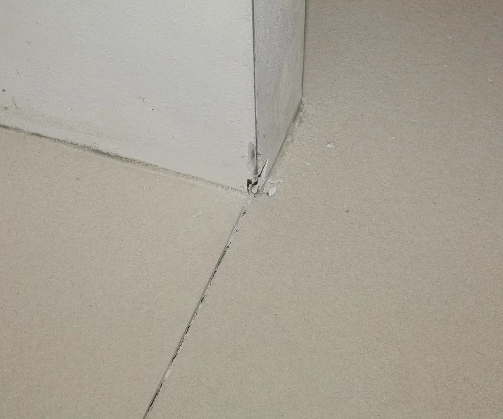 Jak zrobić dylatacje w wylewce, aby uniknąć pęknięć i uszkodzeń