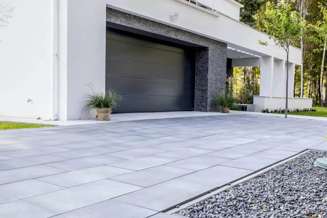 Jak zrobić podjazd na samochód - uniknij najczęstszych błędów i kosztów