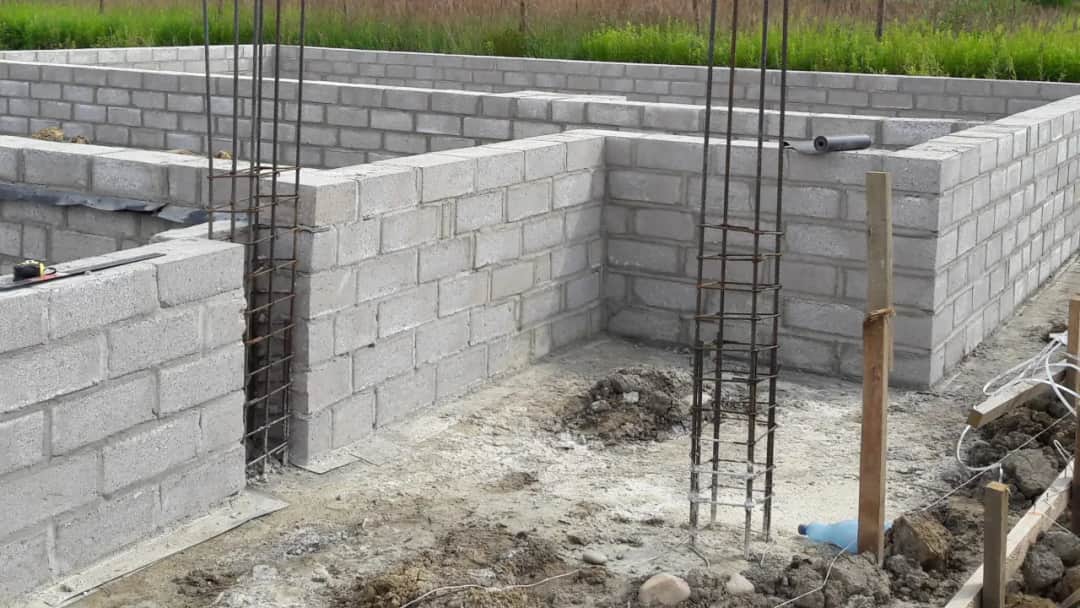 Jaki beton na fundamenty? Wybierz najlepszy rodzaj dla swojej budowy