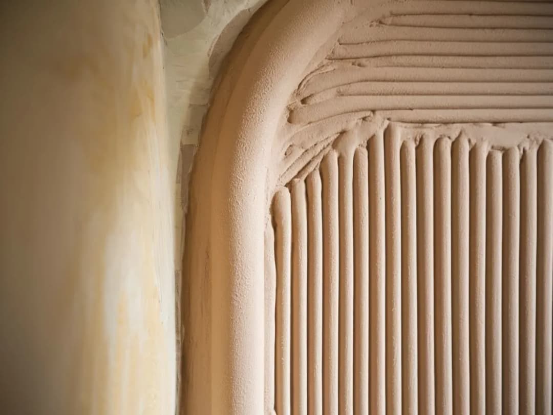 Ile muszą schnąć tynki i wylewki? Kluczowe czynniki i porady