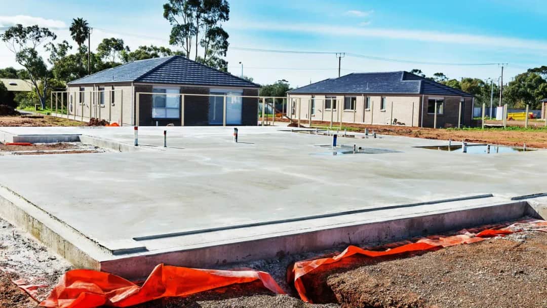 Ile kosztuje wylanie fundamentów? Poznaj ukryte wydatki i oszczędności