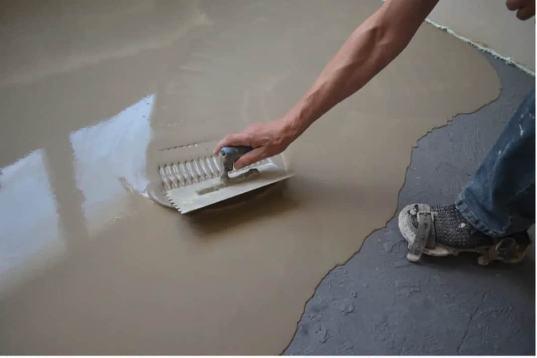 Jak się robi wylewkę samopoziomującą - uniknij najczęstszych błędów