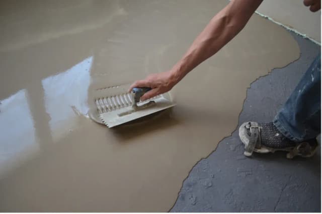 Jak się robi wylewkę samopoziomującą - uniknij najczęstszych błędów