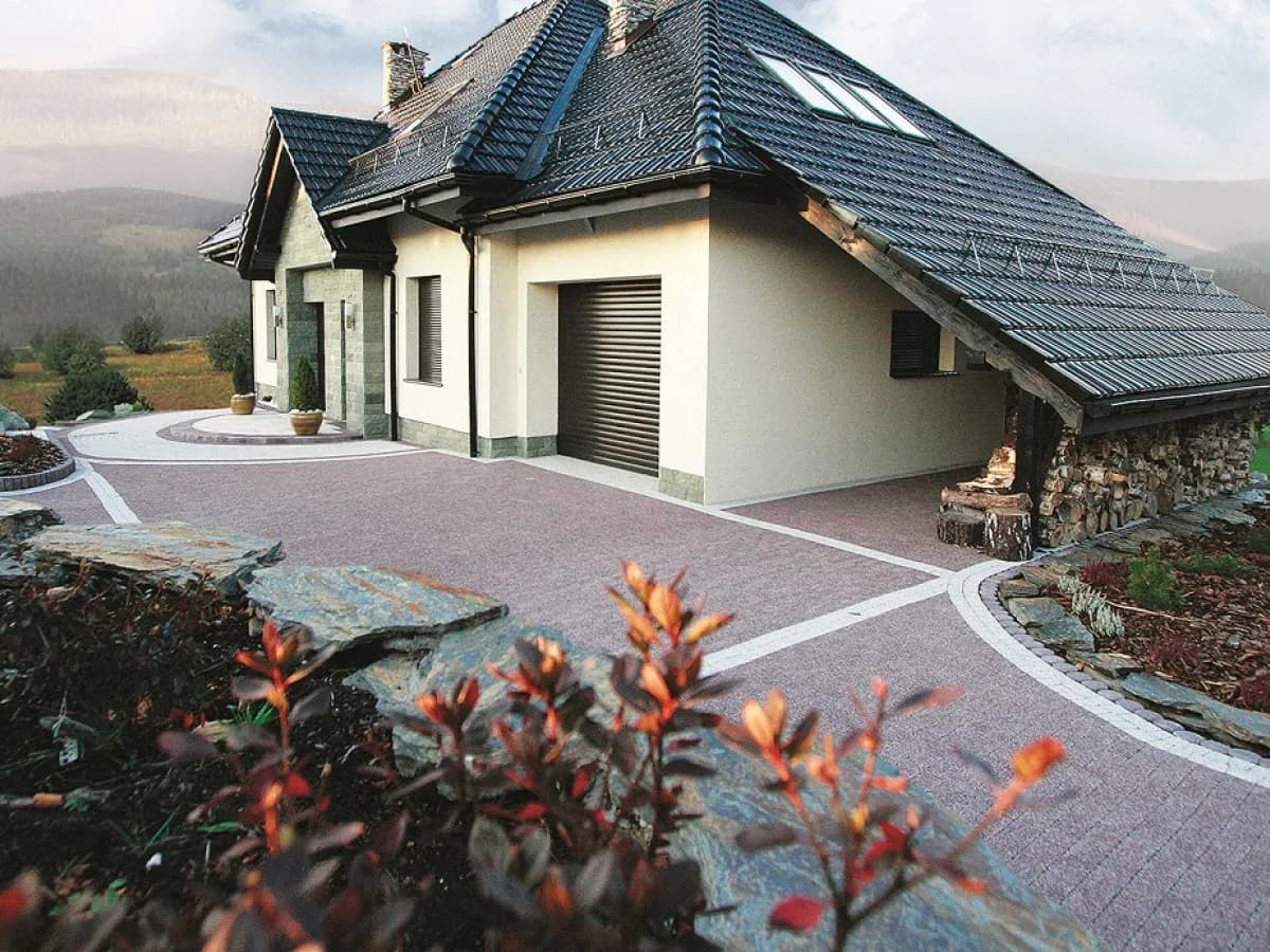 Z czego zrobić podjazd do domu? Wybierz najlepsze materiały i uniknij kosztów