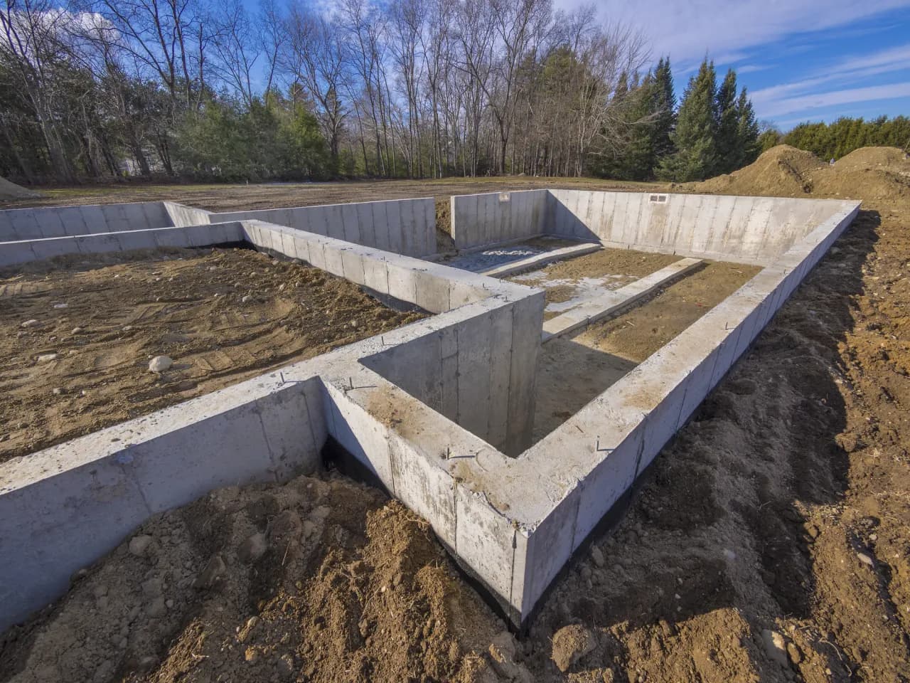Jak zrobić fundament pod dom - kluczowe kroki i materiały, które musisz znać