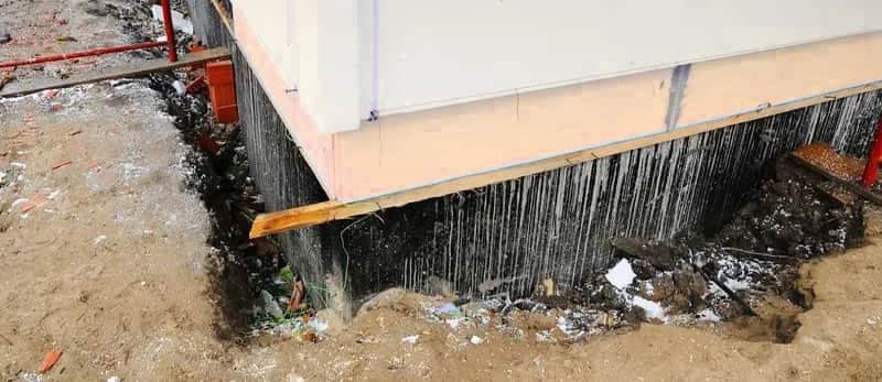 Skuteczne metody na osuszenie fundamentów i uniknięcie wilgoci