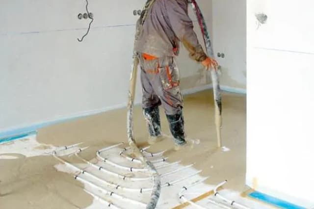 Ile schnie wylewka na ogrzewaniu podłogowym? Sprawdź, zanim zaczniesz!