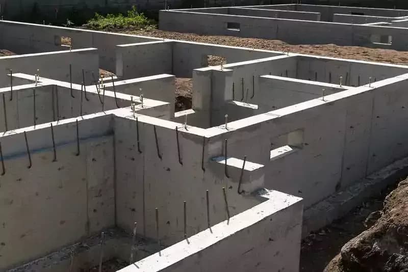 Ile kosztuje izolacja fundamentów? Poznaj ceny i oszczędności