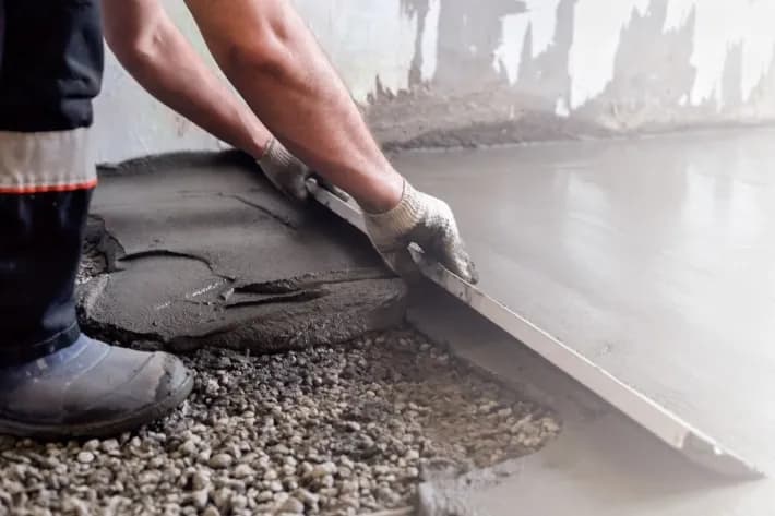 Wylewka betonowa ile na m2 - poznaj koszty i ważne czynniki