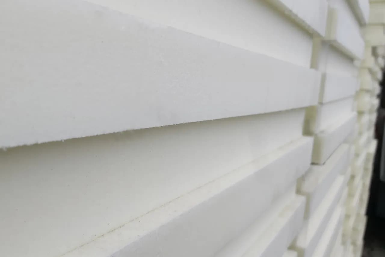 Najlepsze sposoby na klejenie styroduru do betonu bez problemów