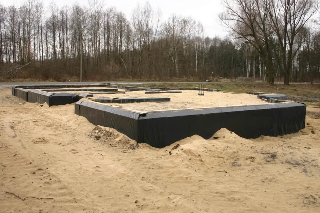 Jaka izolacja na fundament – uniknij problemów z wilgocią i ciepłem