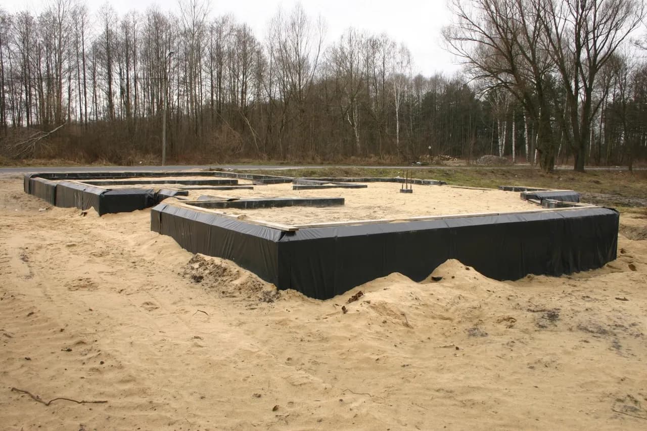 Jaka izolacja na fundament – uniknij problemów z wilgocią i ciepłem